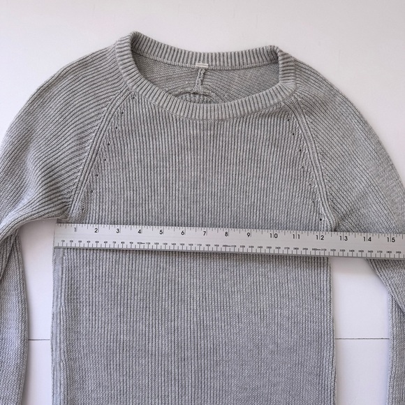 Lululemon Cabin Yogi Long Sleeve Heathered Medium Gray Sweater Shirt Top Sz 2 - Picture 5 of 14